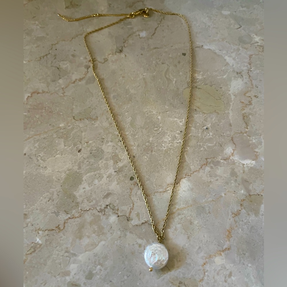 Gold chain pearl bead necklace